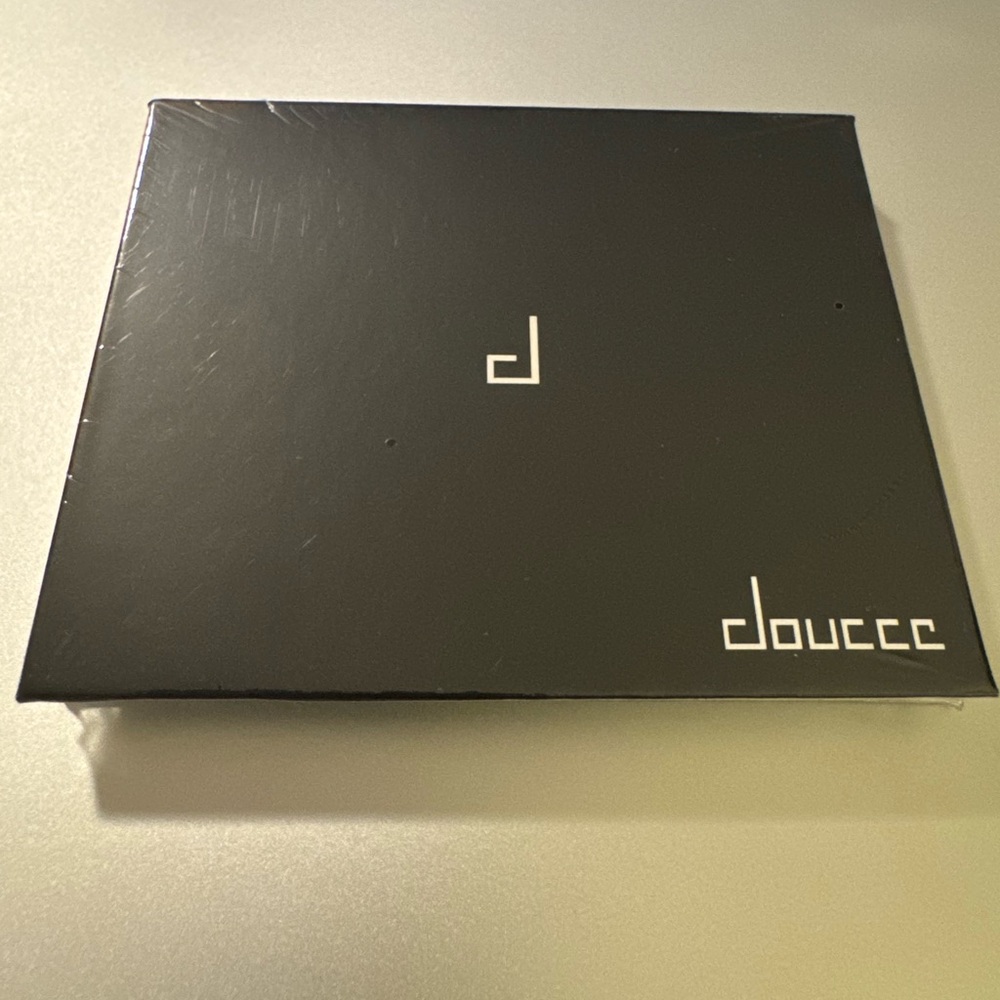 ☘️ Doucce New On The Go Makeup Palette Eyeshadows Highlighter & Blush - Picture 4 of 9